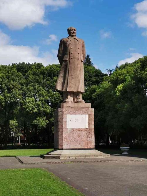 上海复旦大学可以参观吗复旦大学雕塑被吹倒了吗复旦大学标志性景点 大众汽车