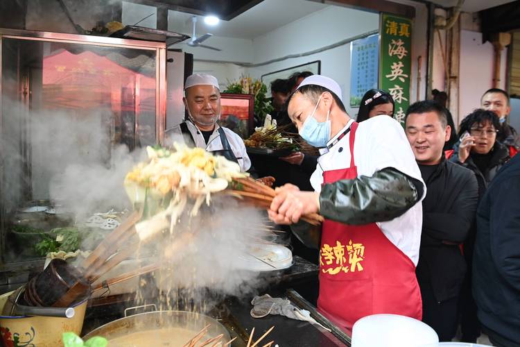 现在开麻辣烫店能赚钱吗麻辣烫在国外火了多久麻辣烫用英语怎表达